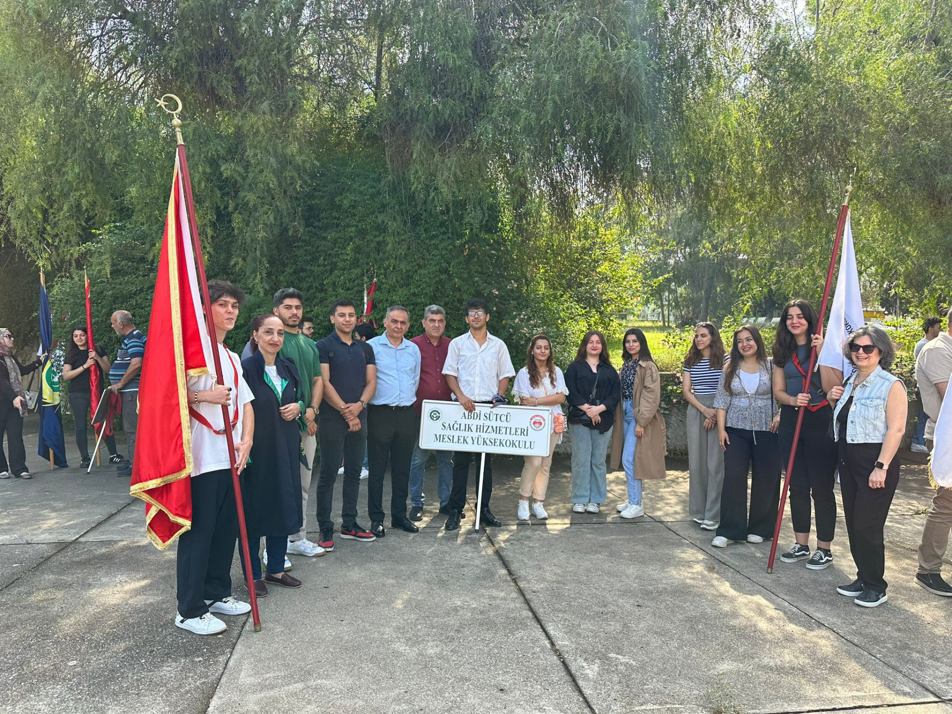 Üniversitemiz Bahar Şenlikleri Açılışına Yüksekokul Öğrencilerimiz ile Birlikte Katılım Sağladık.