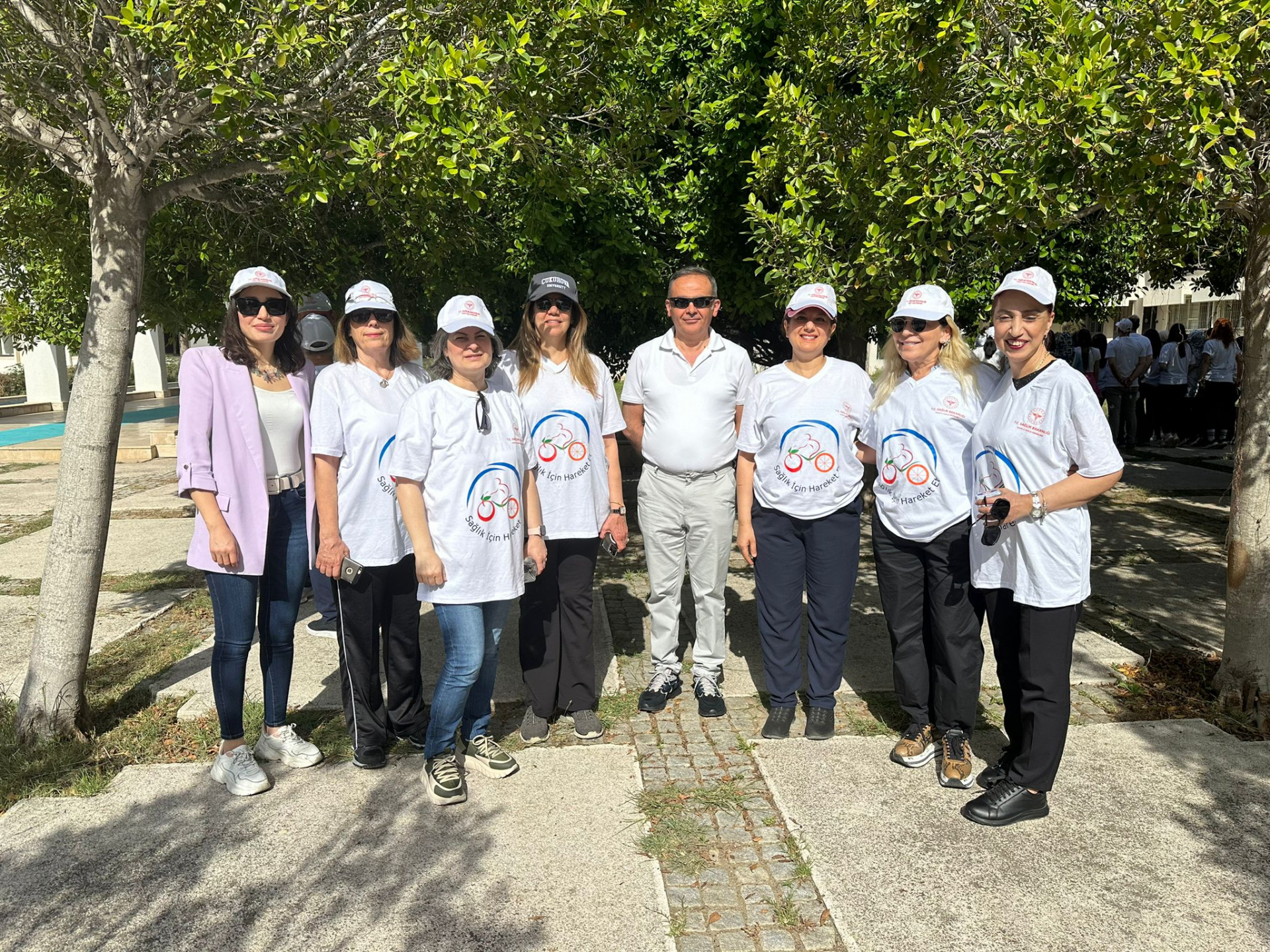 10 Mayıs Sağlık İçin Hareket Et Günü Yürüyüş Etkinliğine Yüksekokul Müdürü Prof.Dr. Şule S. MENZİLETOĞLU YILDIZ, Doç.Dr. Sedefgül YÜZBAŞIOĞLU ARIYÜREK ve Yüksekokul Sekreteri Mustafa ÇALKAMIŞ ile Katılım Yapıldı.